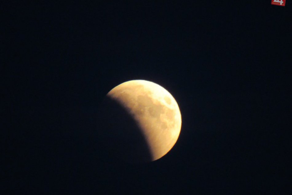 Zatmenie Mesiaca z Prešova: Počasie tomu neprialo, ale takto sme ho zachytili