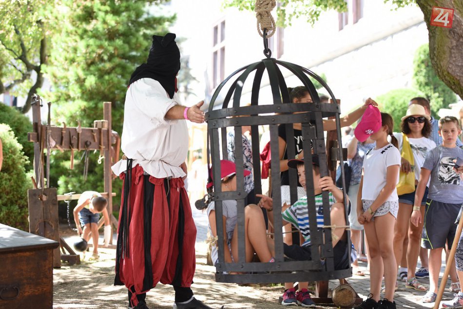FOTO: Festival Dračie dni zavítal na Smolenický zámok