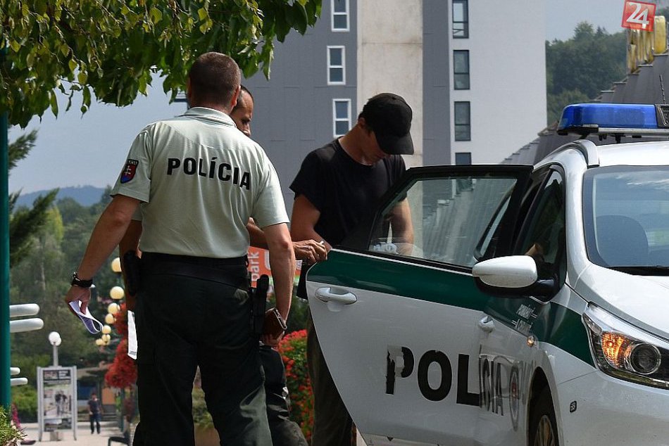 Považskobystričan Lukáš (31) obvinený z napadnutia muža (64): FOTO spred súdu