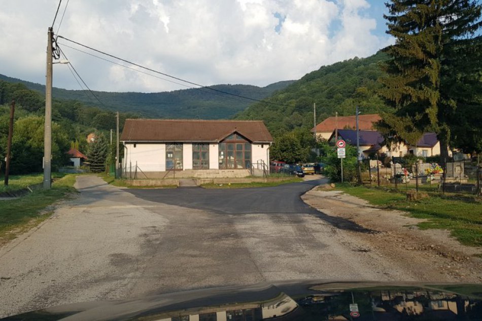 Obrazom: Rekonštrukcia cesty v Nadabulej "Papiereň"