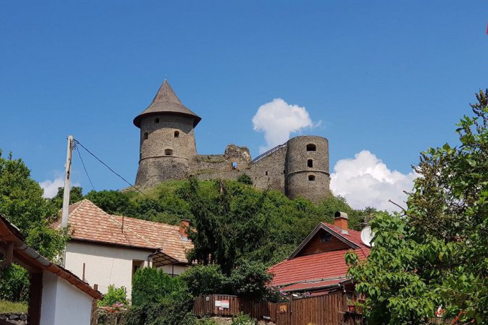 hrad Šomoška v Šiatorskej Bukovinke