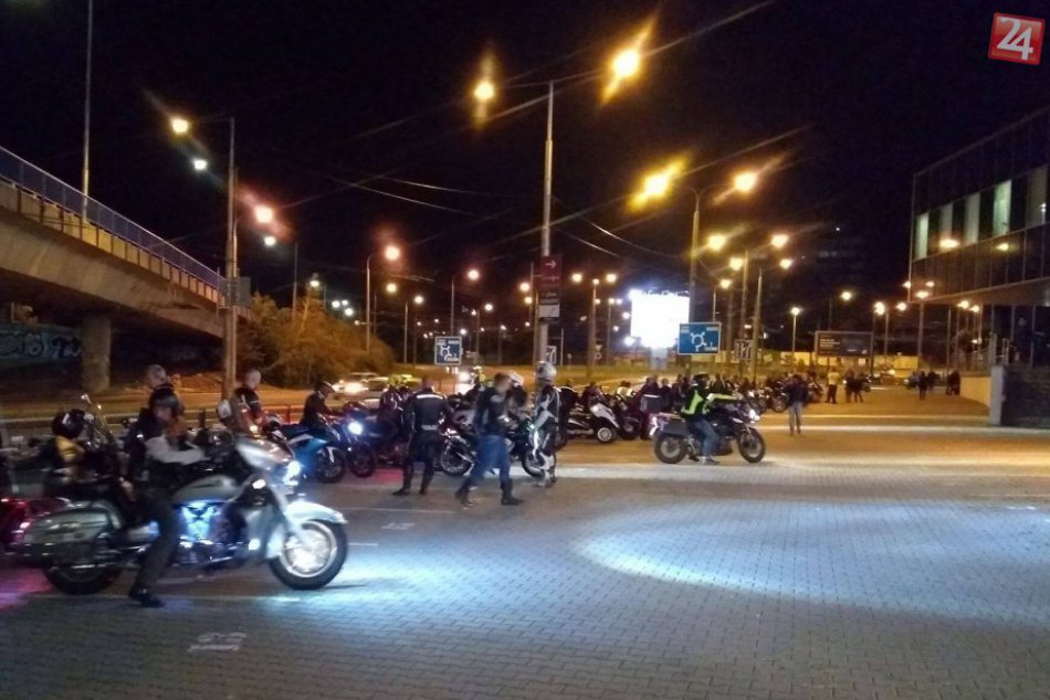 V OBRAZOCH: Ulice nočnej Bystrice brázdila asi stovka motorkárov