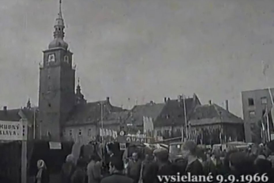 OBRAZOM: Takáto atmosféra panovala v Trnave  na jarmoku z roku 1966