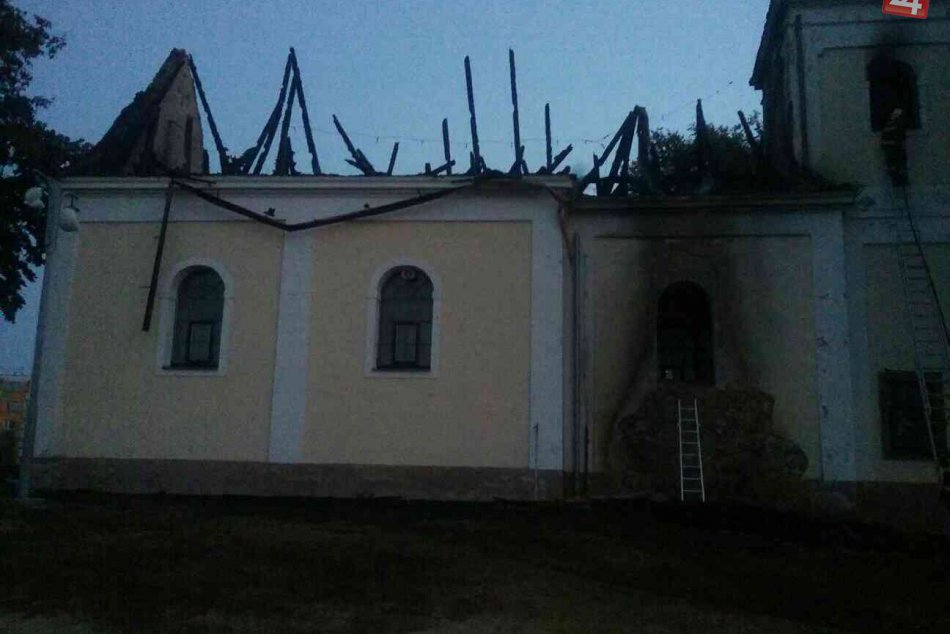 Požiar kostola v Považskej Bystrici: Zábery zhorenej kaplnky sv. Heleny