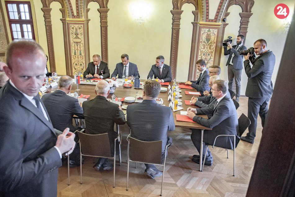 V OBRAZOCH: V Bystrici sa stretli traja najvyšší ústavní činitelia