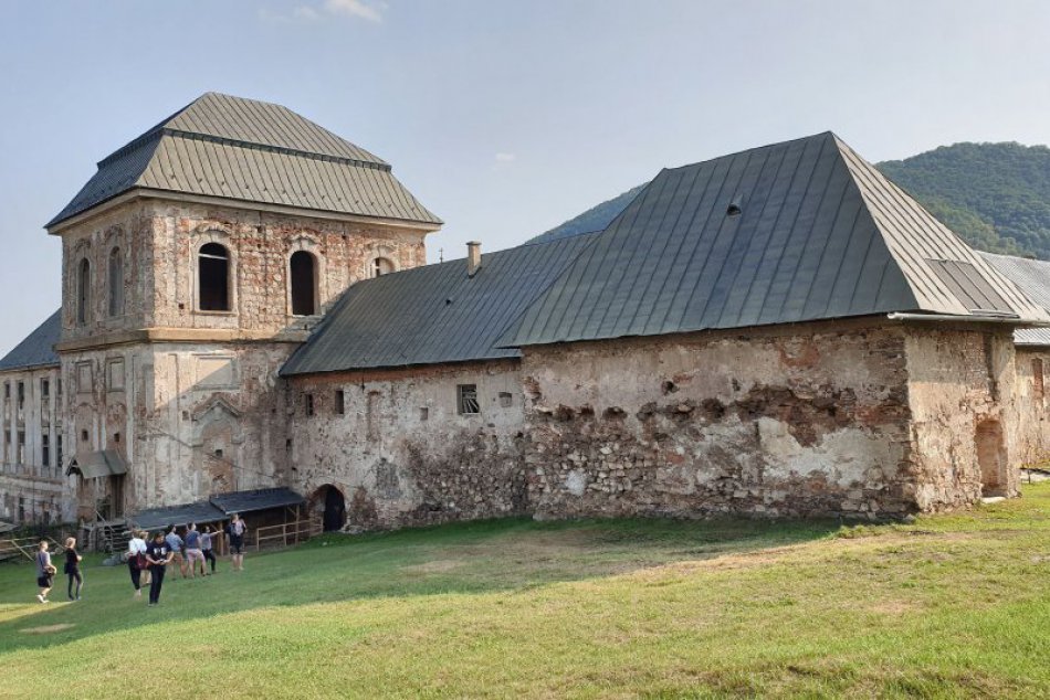 Obrazom: Coburgovský kaštieľ v Jelšave v tomto roku opravuje 14 nezamestnaných