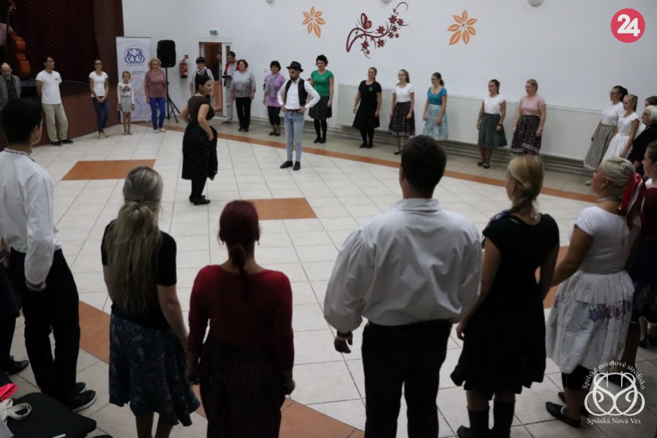 V známej dedine okresu Spišská bolo veselo: Ľudia sa učili ľudové tance