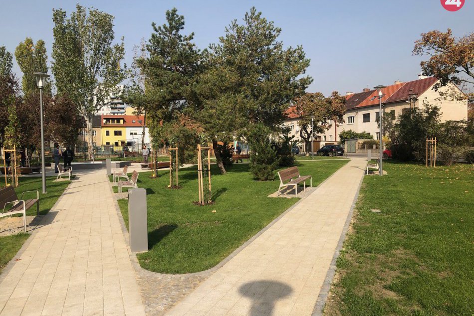 Zrekonštruovaný park na Ľudovom námestí