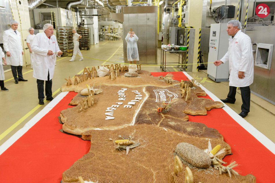 : Nový rekord, pekári vytvorili puzzle z chleba v tvare mapy Slovenska