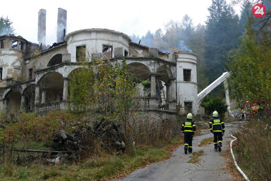 Smutný pohľad: Zámok Kunerad zasiahol rozsiahly požiar, FOTO