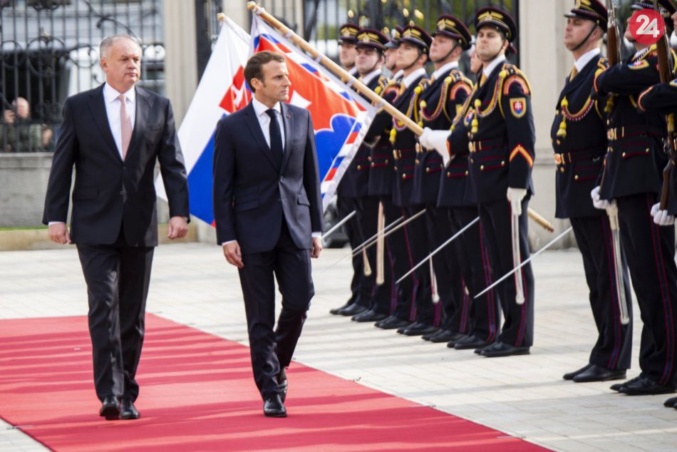 Francúzsky prezident Emmanuel Macron pricestoval na Slovensko