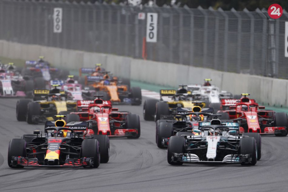 Hamilton v predstihu získal svoj piaty titul šampióna F1