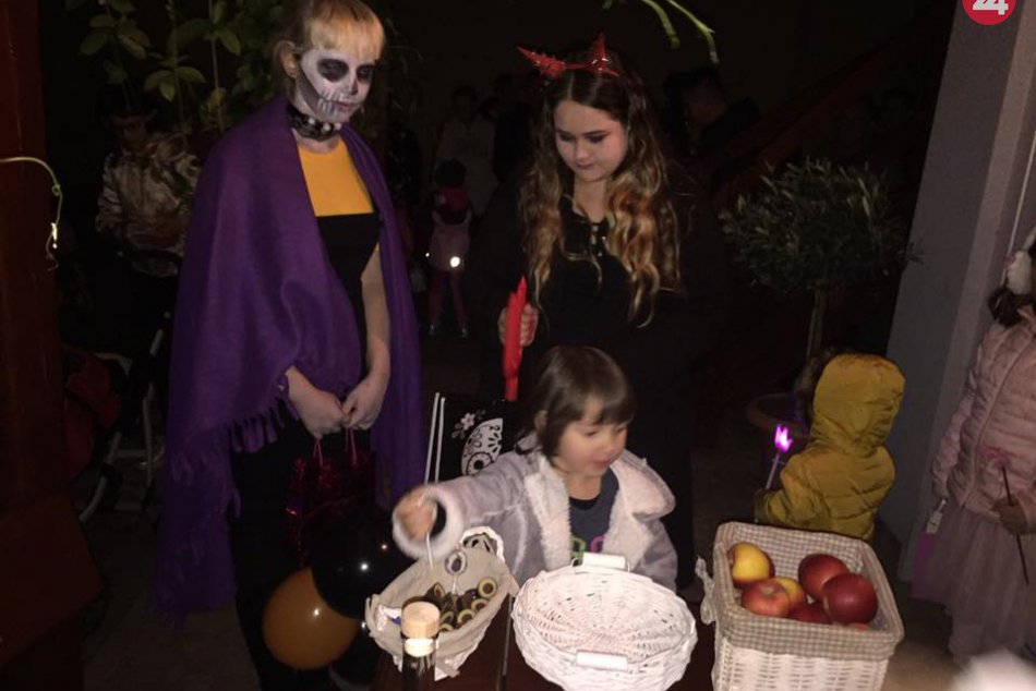 FOTO, Trnovčania zaujali akciou: Halloweenskym sprievodom vystrašili susedov