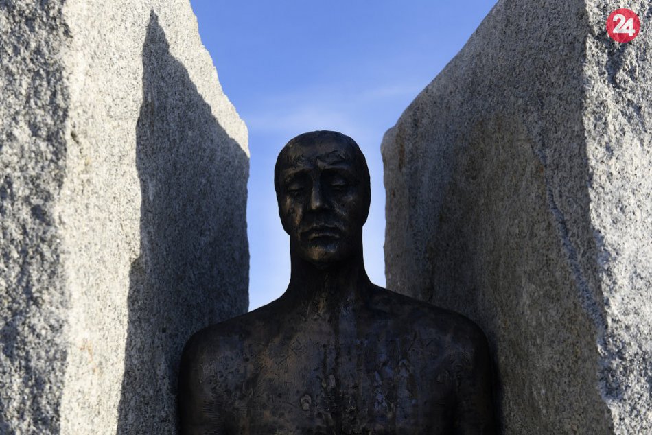 V OBRAZOCH: Slávnostné odhalenie pomníka v Trenčianskych Stankovciach