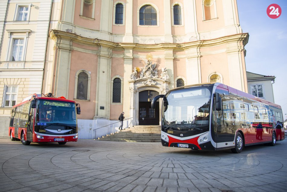 Dopravný podnik nasadil do premávky 18 nových nízkopodlažných elektrobusov