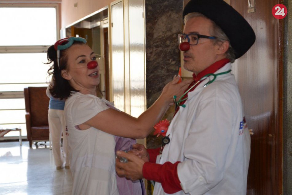 V OBRAZOCH: Zdravotní klauni navštívili dospelých onkopacientov v Bystrici