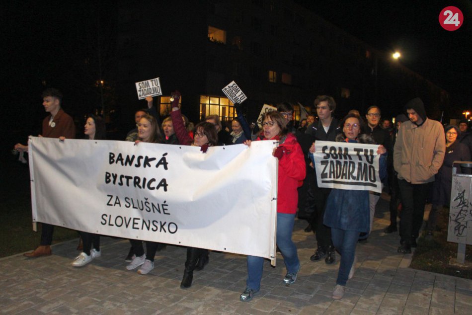 V OBRAZOCH: Bystricou viedol pochod Za slušné Slovensko