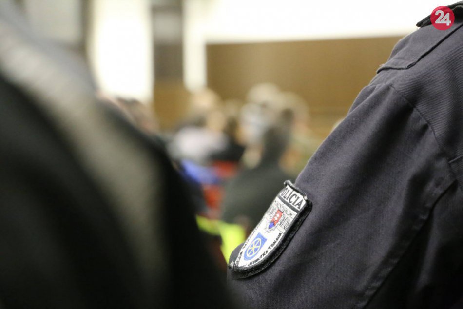 Polícia a NAKA v akcii: V okrese Dunajská Streda zasahovali pre extrémizmus