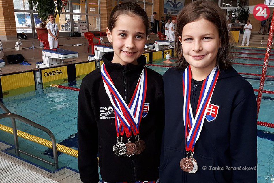 V OBRAZOCH: Ďalších 6 medailí pre plavkyňu Malíkovú z UMB