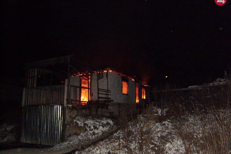 FOTOGALÉRIA: Zábery z miesta požiaru domu v osade na Spiši