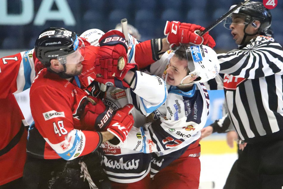 V OBRAZOCH: Bystrickí hokejisti zvíťazili na zvolenskom ľade