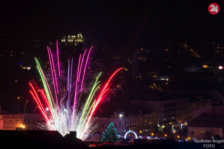 Ohňostroj otvoril vianočné mestečko v Nitre