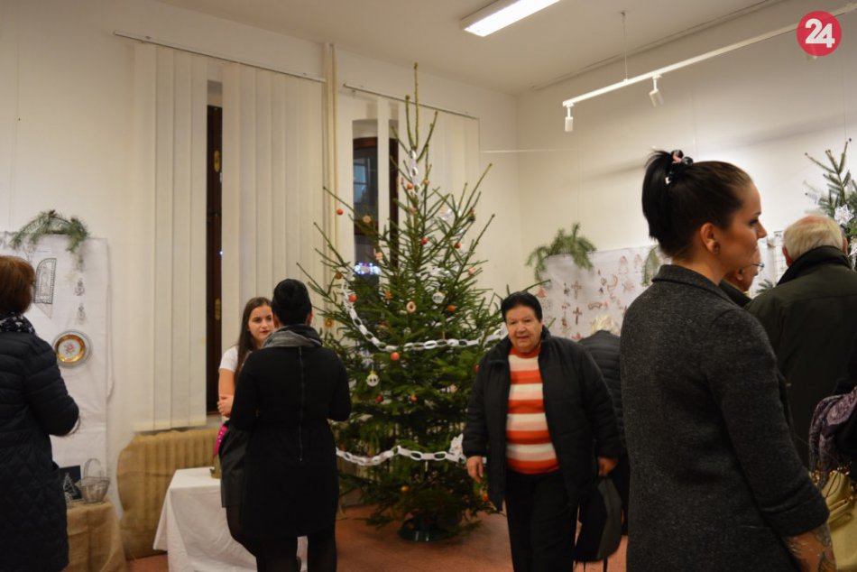 FOTO: Čas vianočný otvoril brány adventu v Makovického dome