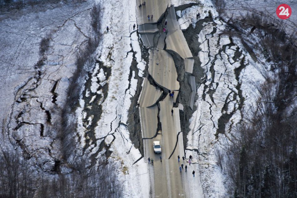 Zemetrasenie na Aljaške zničilo cestu