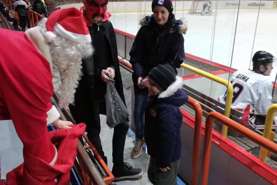 OBRAZOM: Trojka, ktorá zaujala všetky deti na zimnom štadióne v Trnave