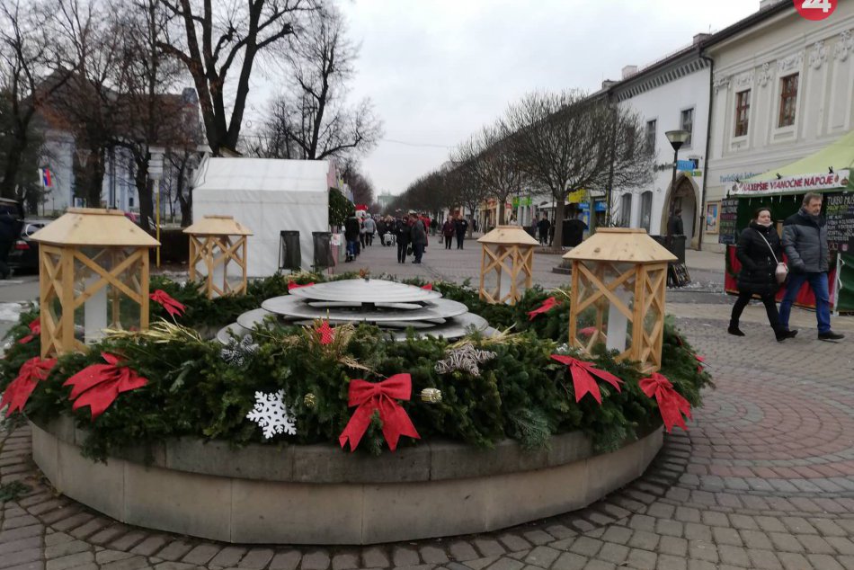 FOTOREPORTÁŽ: V našom meste sa už rozbehol 28. Vianočný trh
