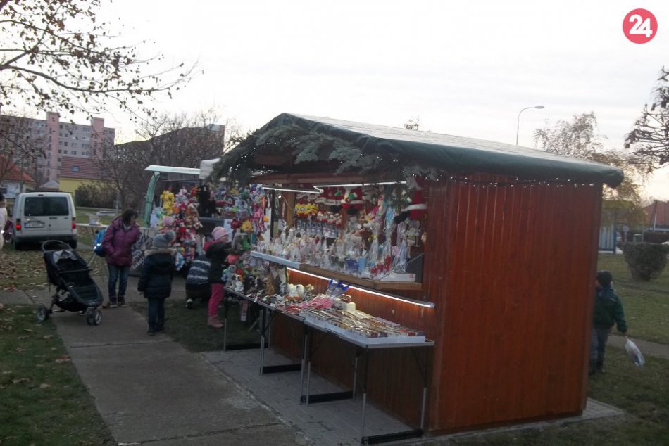 FOTO, Mikuláš navštívil malých Večanov: Otvoril aj vianočné trhy, VIDEO