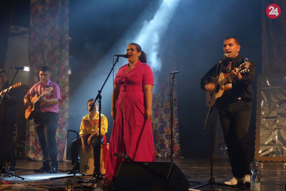 V OBRAZOCH: Rómske piesne spievali aj študenti drevárskej školy