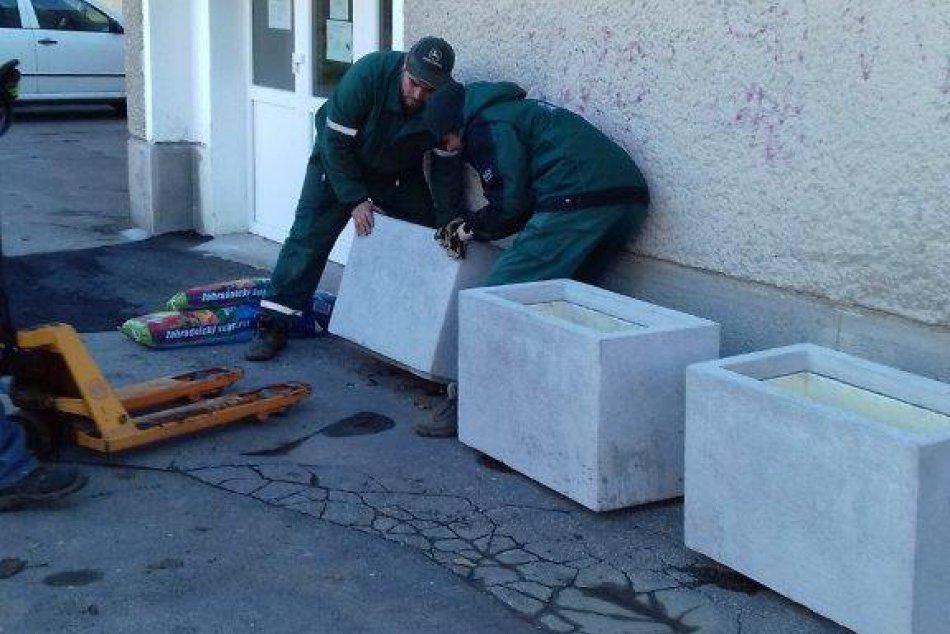 Školáci uspeli so šikovným projektom: Areál ZŠ Ľ: Štúra žiari zeleňou, FOTO