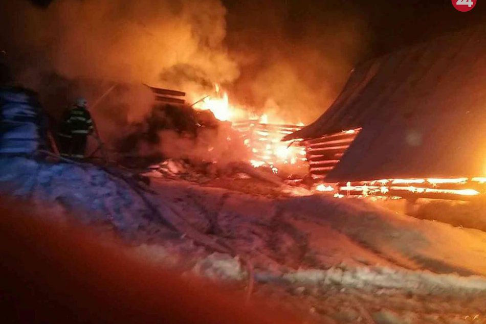 V obci Sihla horia hospodárske budovy: Požiar usmrtil niekoľko zvierat