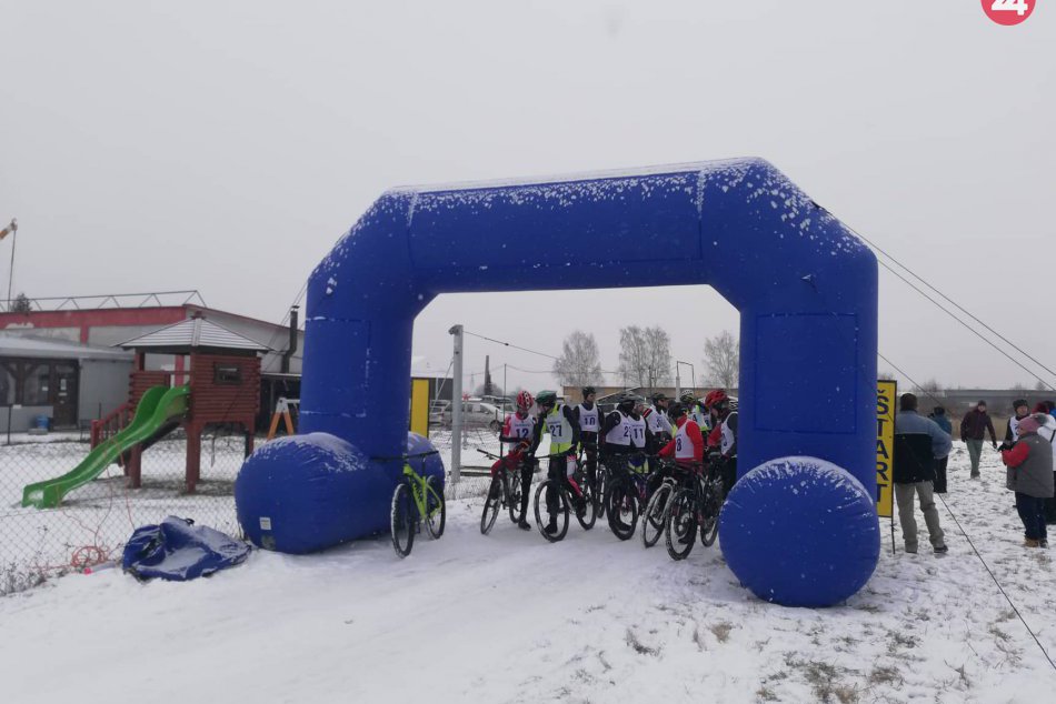 OBRAZOM: V Spišskej Novej Vsi sa konali cyklistické preteky na snehu