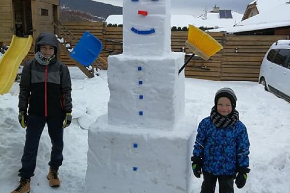 Pri Nitre súťažia o najkrajšieho snehuliaka: Vyrástol tam aj dvojmetrový Olaf, F