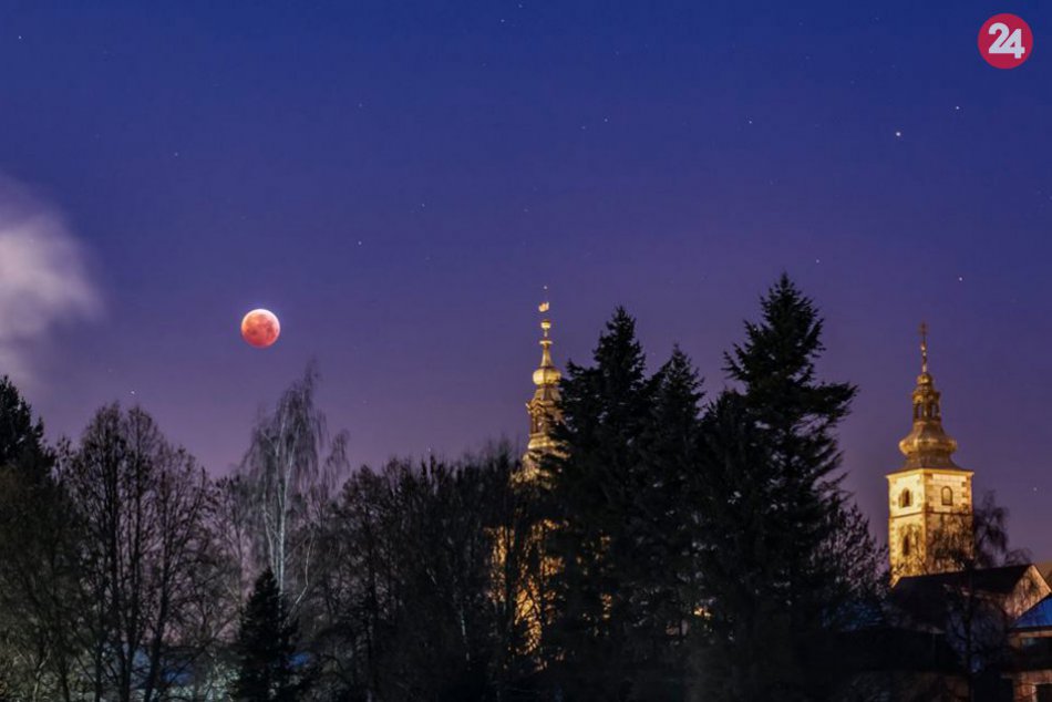 V OBRAZOCH: Úchvatné zábery zatmenia Mesiaca nad Bystricou