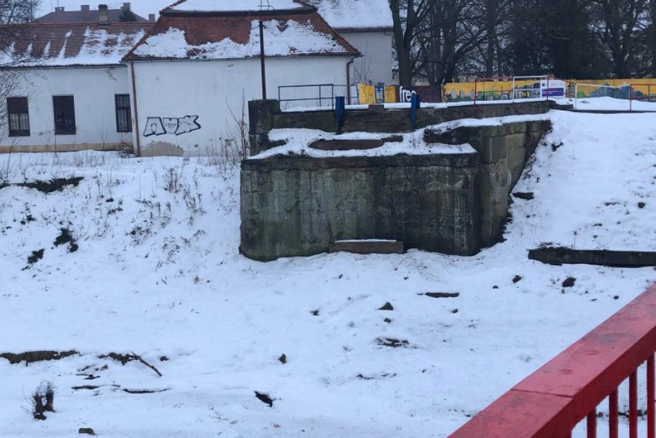 V Michalovciach odstránili starý most smerom na Stráňany: Nahradí ho nový
