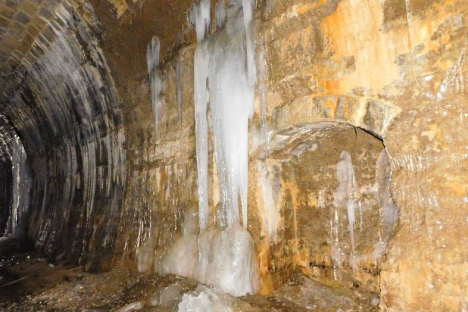 Obrazom: Slavošovský tunel vzbudzuje pozornosť aj v zime
