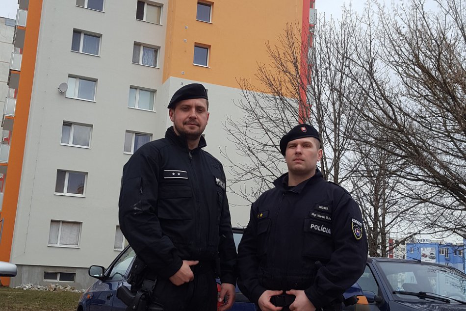 Policajti Pohotovostnej motorizovanej jednotky z Trenčína zachránili ľudský živo