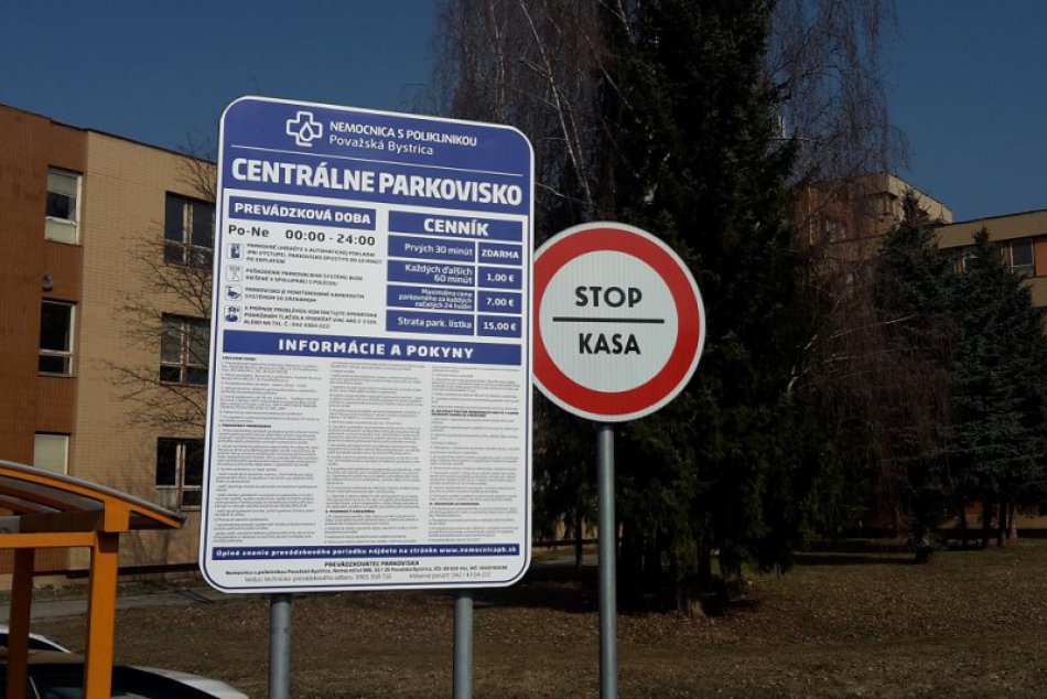 Nový parkovací systém v NsP Považská Bystrica: Zábery od vjazdu až po výjazd