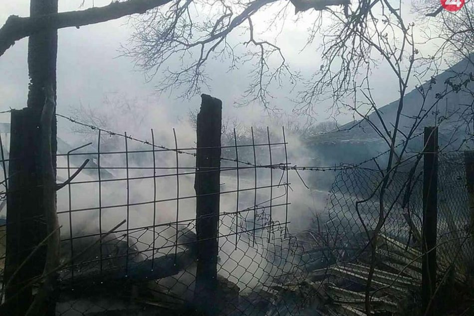 Požiar v Pastuchove: Na požiarisku začala vybuchovať ostrá munícia