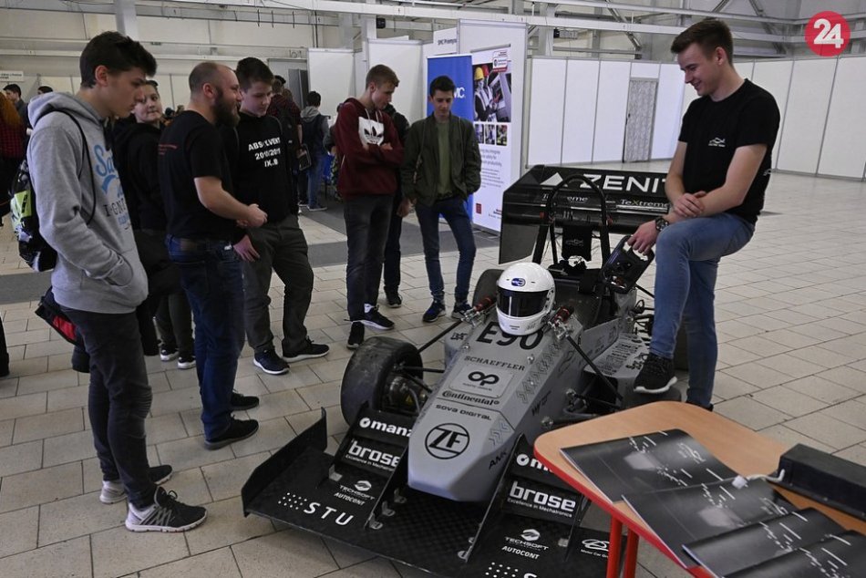 Roboty a moderné technológie ovládli Trenčianske výstavisko