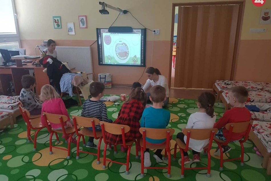 Malé Májovky zo Šale sa vzdelávali: Osvojili si správne návyky s budúcimi zubárk