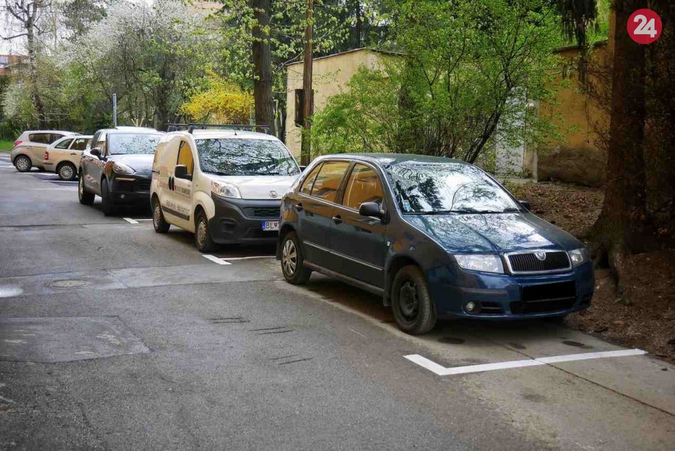 Na Wolkerovej ulici v Prešove už ľudia zaparkujú pohodlnejšie, FOTO