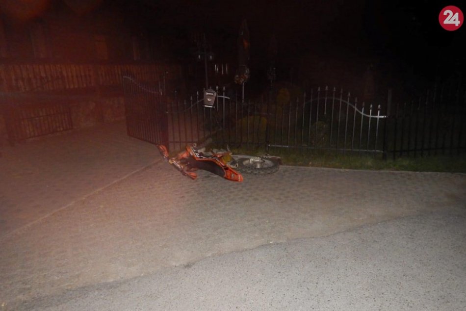 FOTO: Motorkár v Bacúchu narazil do plota rodinného domu