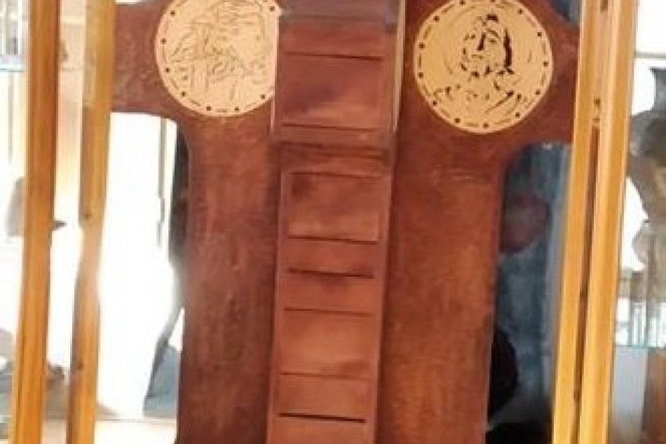 Unikátny pamätný stĺp: Zlatomoravecké múzeum získalo nový exponát