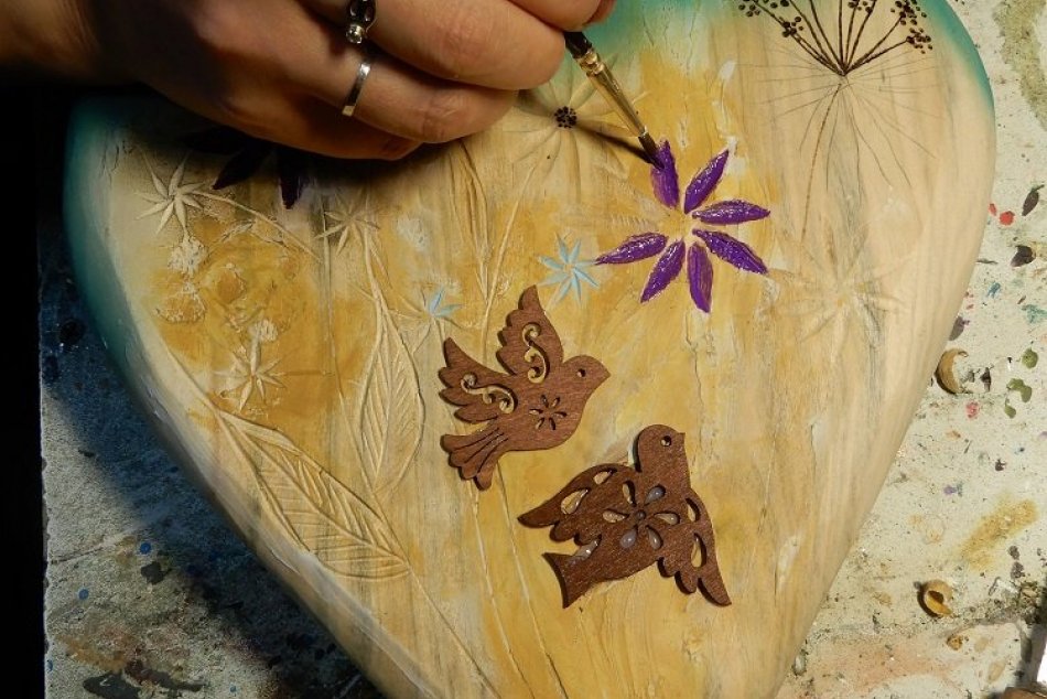 Miriama z Kamenice nad Cirochou maľuje na drevo: FOTO jej parádnych výtvorov