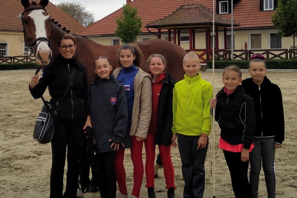 Trnovecké voltižérky vycestovali do Česka: Zobrali aj tvrdohlavého Constantina