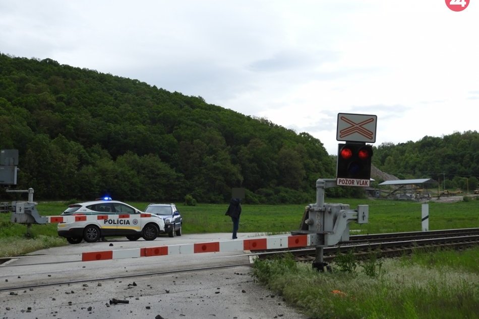 Obrazom: Zrážka auta s vlakom pri Bohúňove